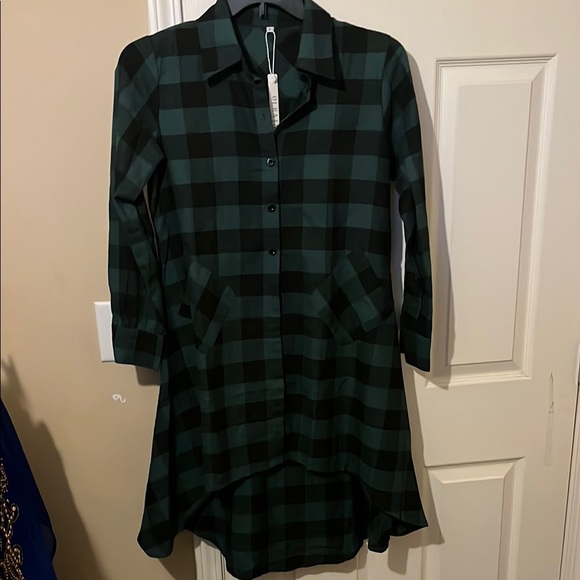 Green Asymmetrical High-Low Plaid Dress with Bishop Sleeves - Picture 2 of 3